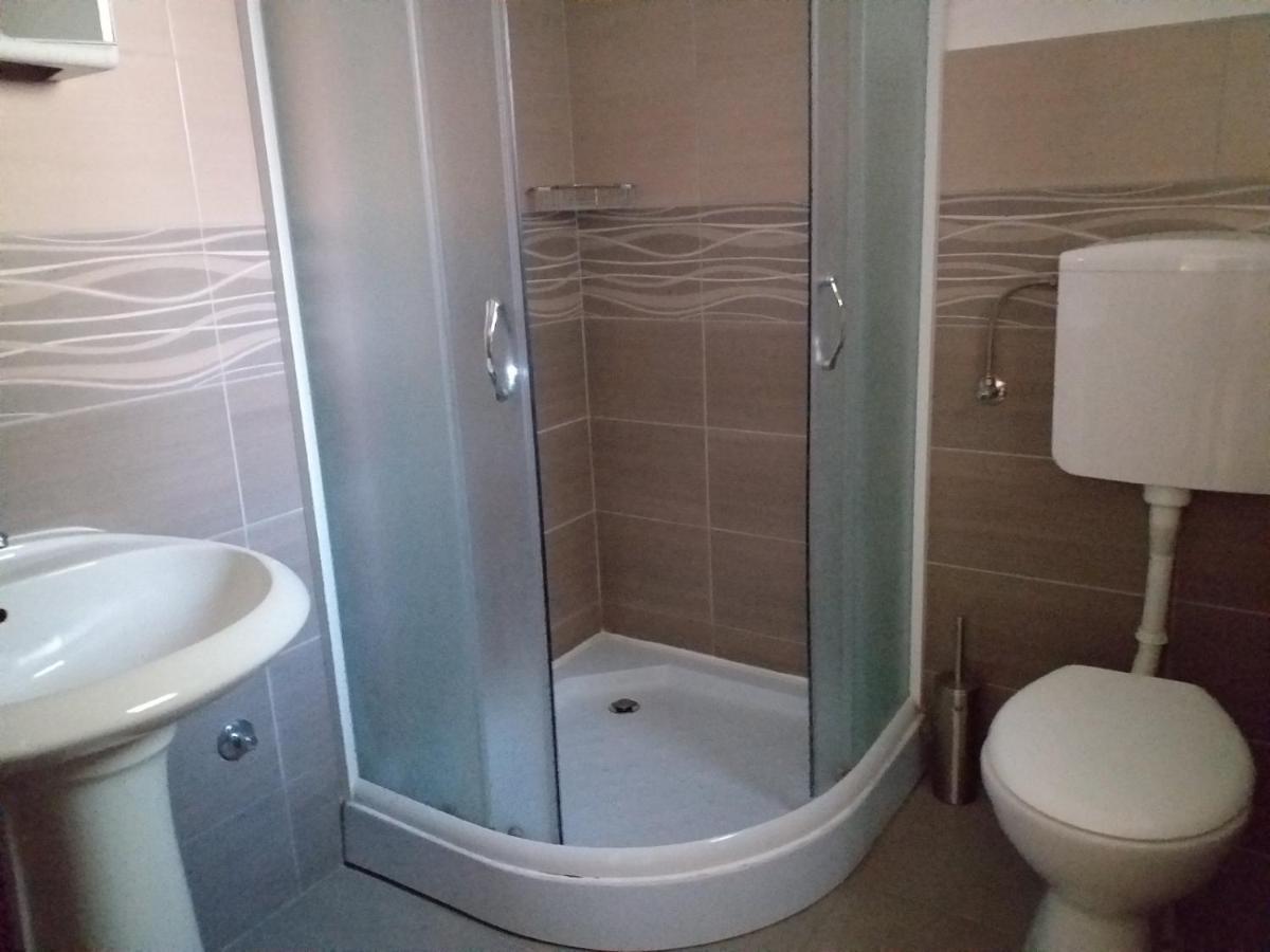 Zeravica Rooms B&B سرمسكي كارلوفيتش المظهر الخارجي الصورة