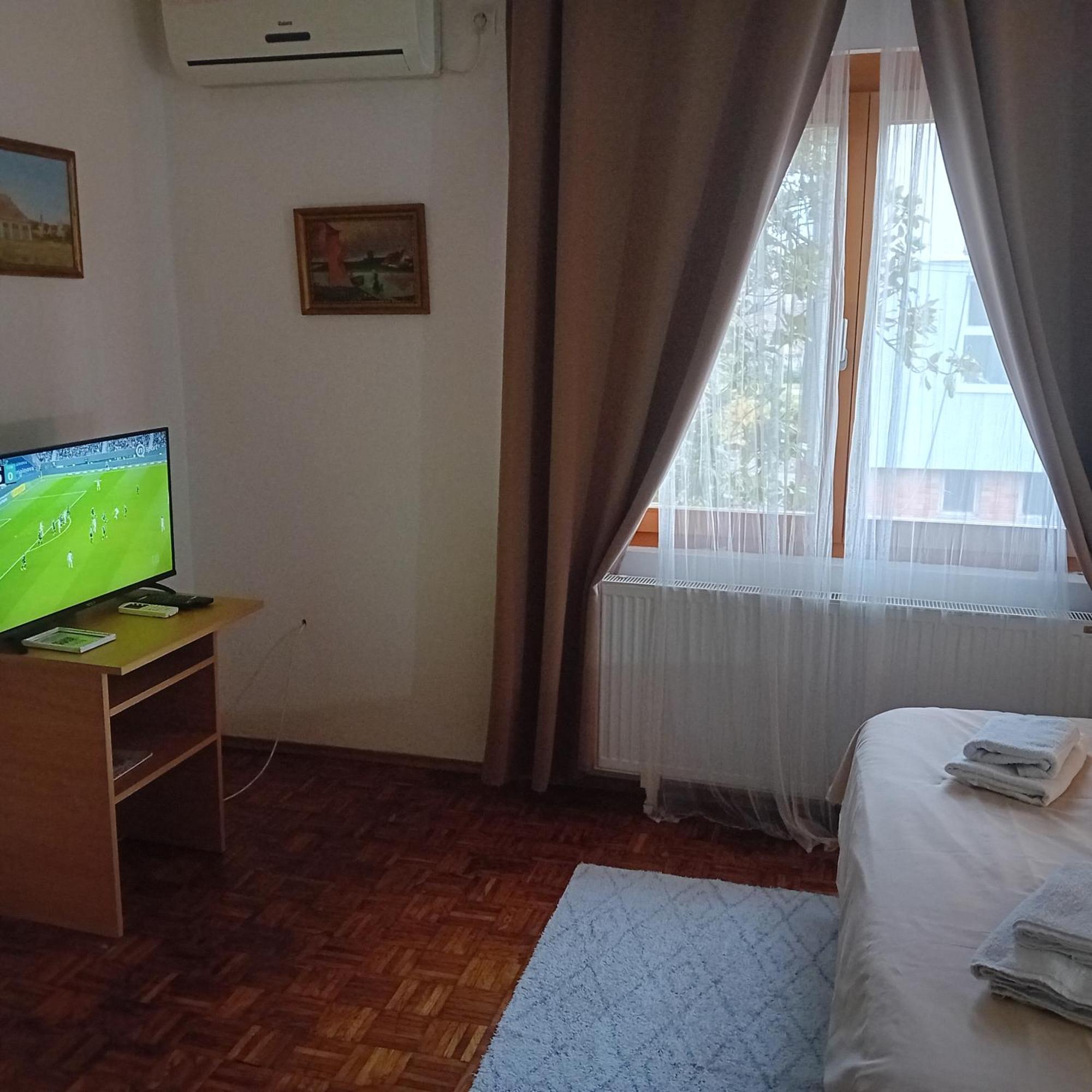 Zeravica Rooms B&B سرمسكي كارلوفيتش المظهر الخارجي الصورة